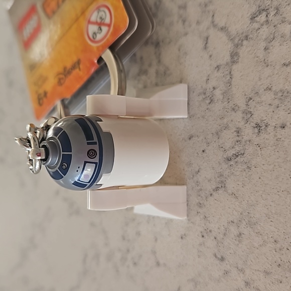 Lego Star Wars R2-D2 Keychain - Picture 3 of 4
